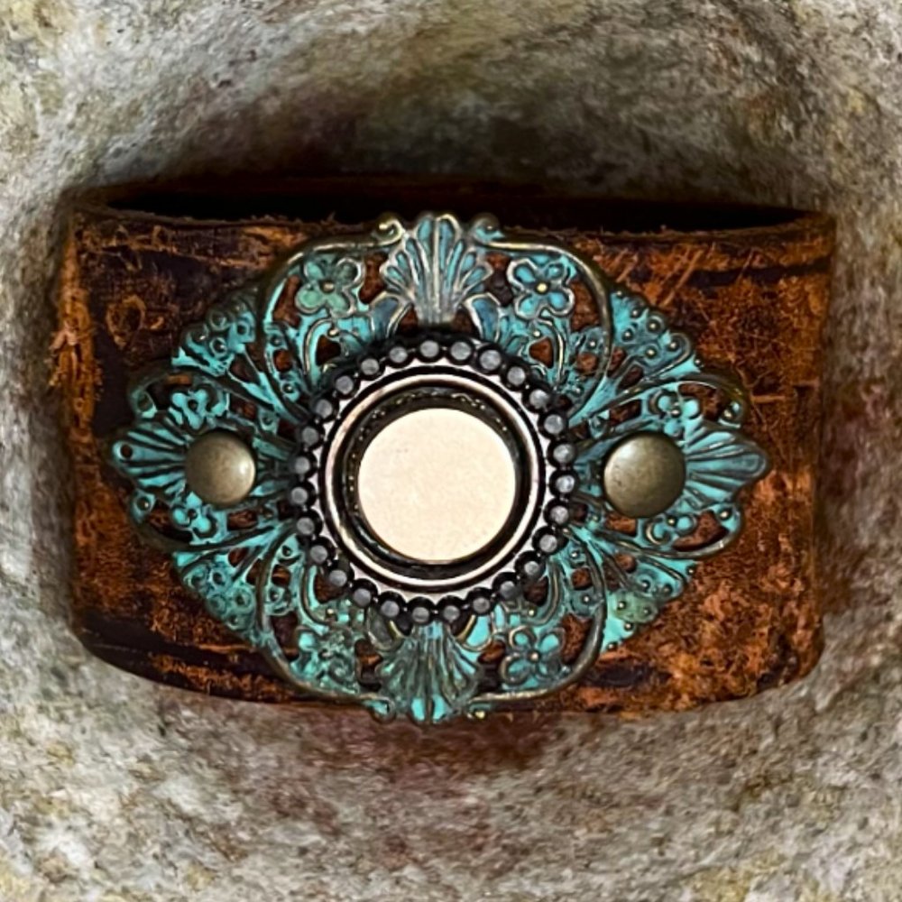 Unisex Adjustable Leather Cuff Bracelet w/Ornate Turquoise Accent & Magnet Front